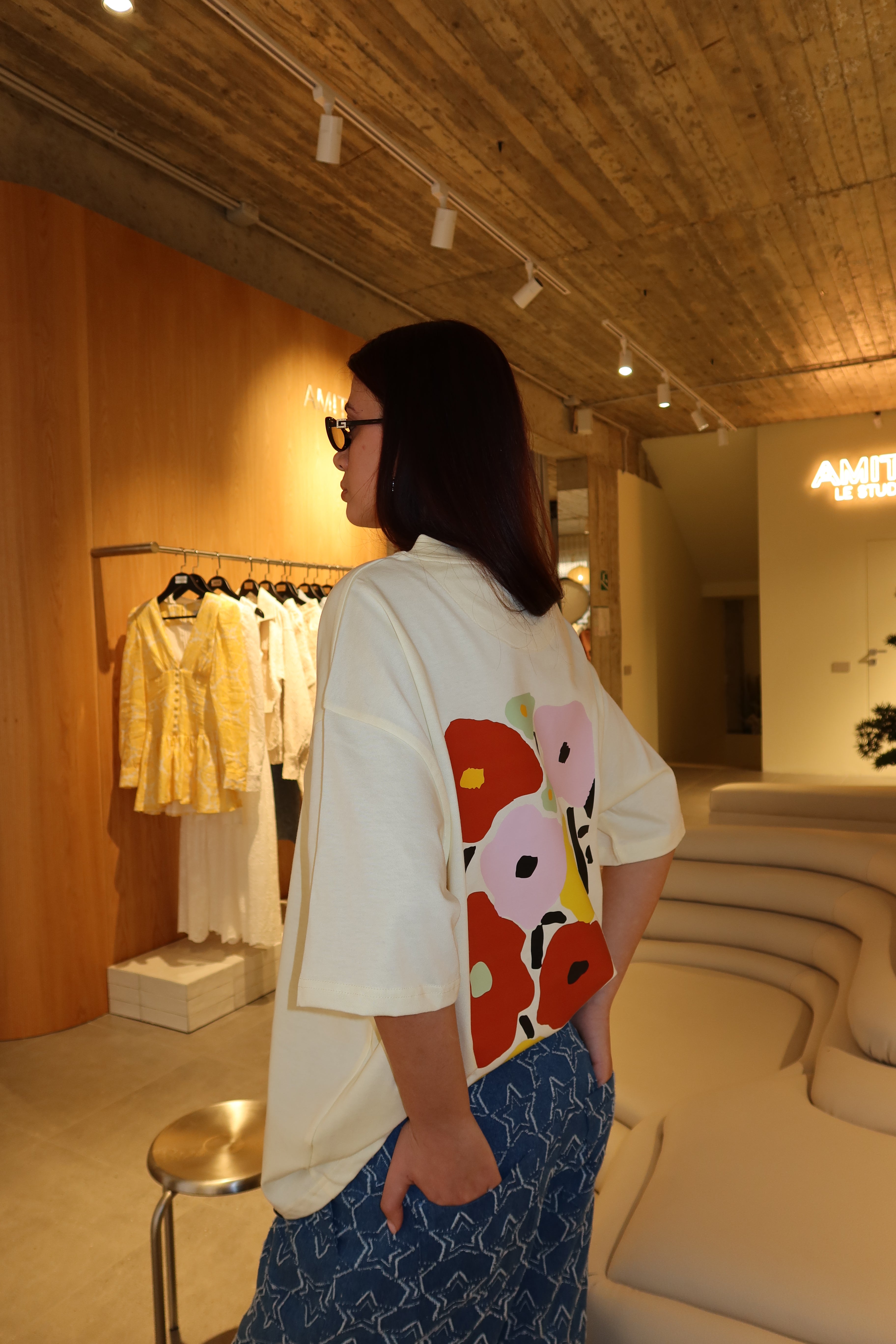 Oversized t-shirt flower